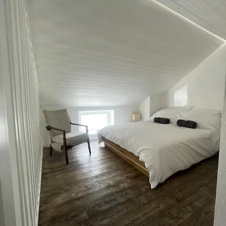 Beautiful Lakeside In Donegal Gaeltacht Holiday home *