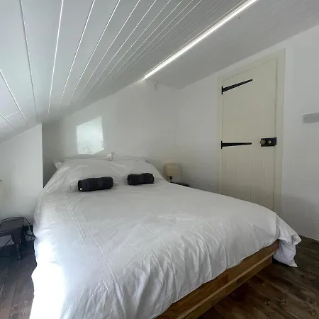 Holiday home Beautiful Lakeside In Donegal Gaeltacht Annagry